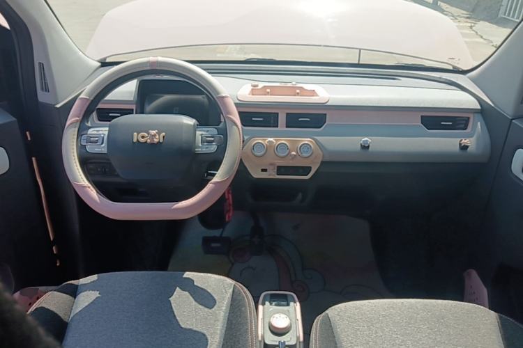 Used Chery QQ Ice Cream 2022 170km Sundae Phosphate Lithium-Ion Center Console
