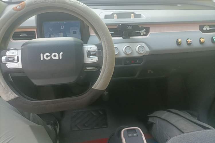 Used Chery QQ Ice Cream 2022 170km Sundae Phosphate Lithium-Ion Center Console