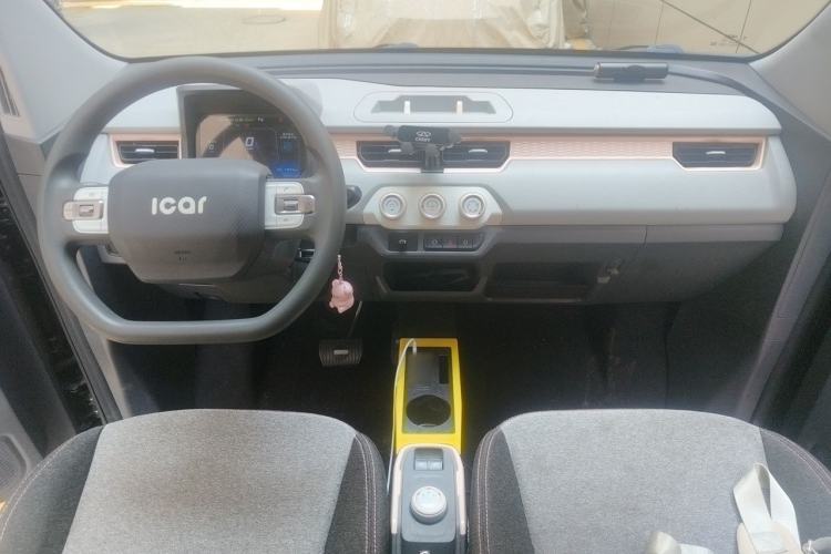 Used Chery QQ Ice Cream 2022 170km Sundae Phosphate Lithium-Ion Center Console
