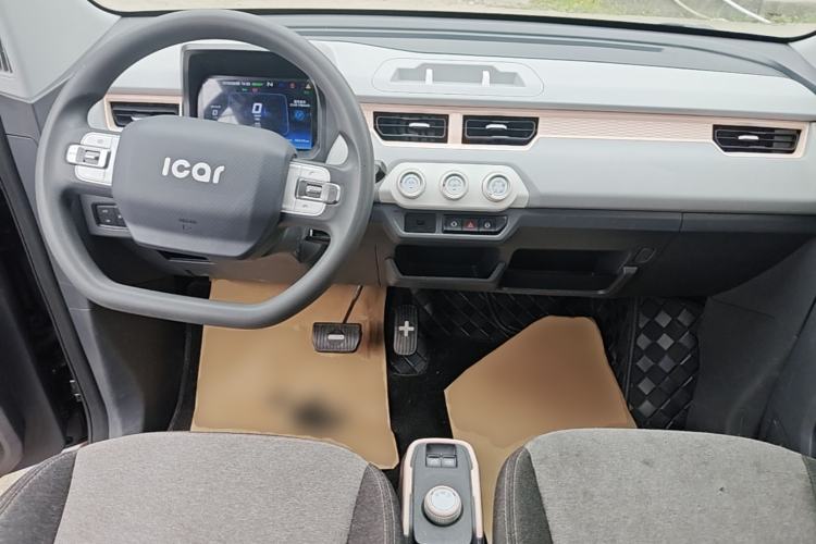 Used Chery QQ Ice Cream 2022 120km Conical Shape Lithium Iron Phosphate Center Console