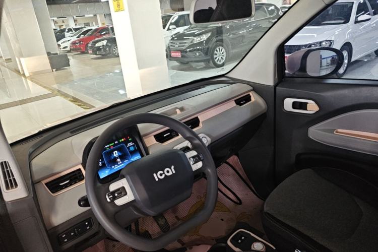 Used Chery QQ Ice Cream 2022 170km Sundae Phosphate Lithium-Ion Center Console