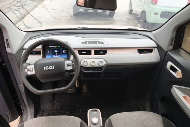 Used Chery QQ Ice Cream 2022 170km Sundae Phosphate Lithium-Ion Center Console