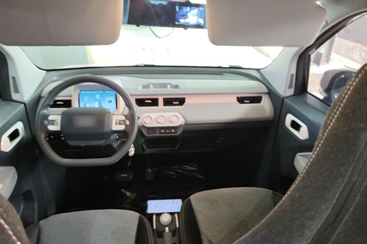 Used Chery QQ Ice Cream 2022 170km Sundae Phosphate Lithium-Ion Center Console