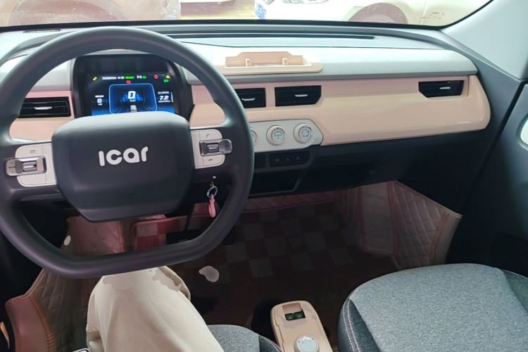 Used Chery QQ Ice Cream 2022 170km Sundae Phosphate Lithium-Ion Center Console