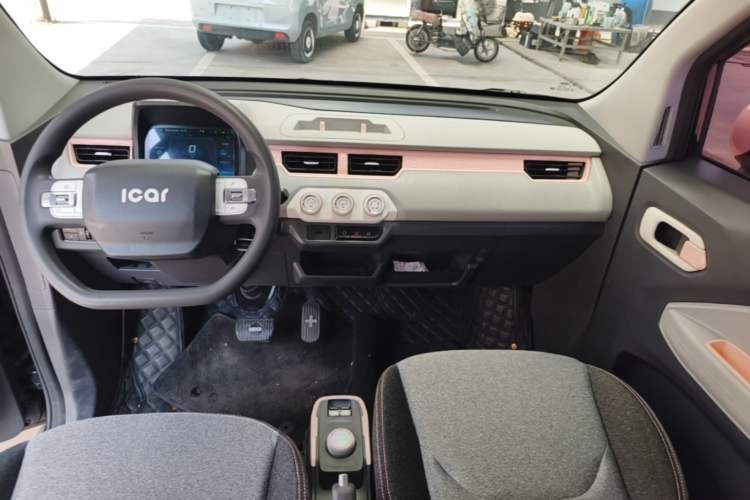Used Chery QQ Ice Cream 2022 170km Sundae Phosphate Lithium-Ion Center Console