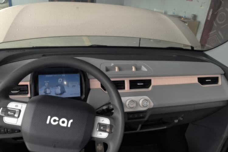 Used Chery QQ Ice Cream 2022 170km Sundae Phosphate Lithium-Ion Center Console