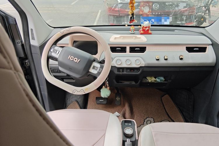 Used Chery QQ Ice Cream 2022 120km Conical Shape Lithium Iron Phosphate Center Console