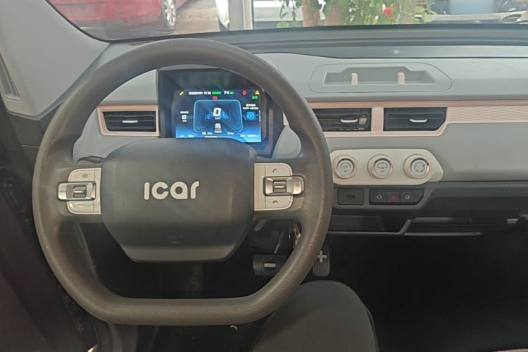 Used Chery QQ Ice Cream 2022 120km Conical Shape Lithium Iron Phosphate Center Console