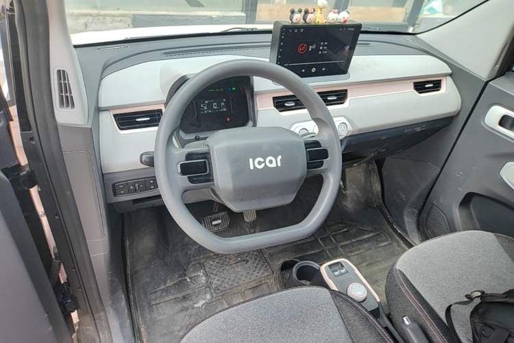 Used Chery QQ Ice Cream 2022 120km Milkshake Phosphate Lithium-Iron Center Console