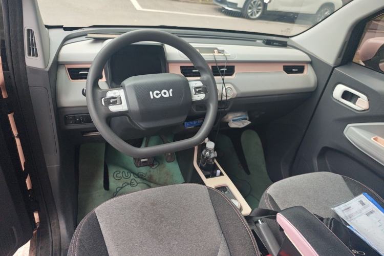 Used Chery QQ Ice Cream 2022 120km Conical Shape Lithium Iron Phosphate Center Console