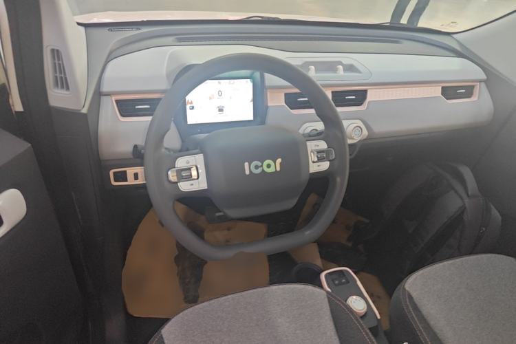 Used Chery QQ Ice Cream 2022 170km Sundae Phosphate Lithium-Ion Center Console
