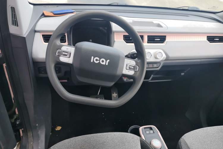 Used Chery QQ Ice Cream 2022 170km Sundae Phosphate Lithium-Ion Center Console