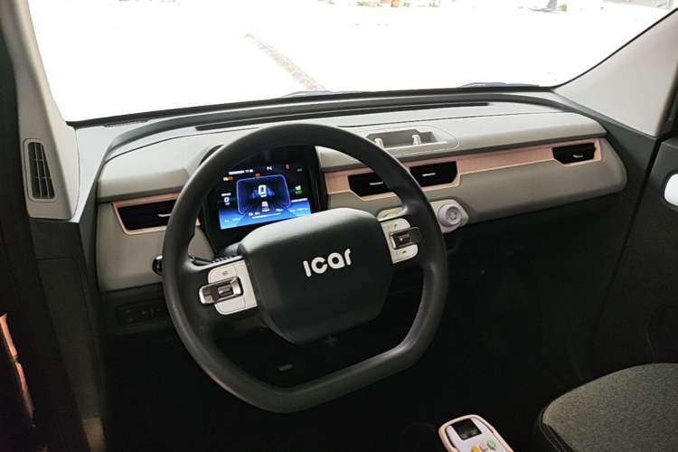 Used Chery QQ Ice Cream 2022 170km Sundae Phosphate Lithium-Ion Center Console