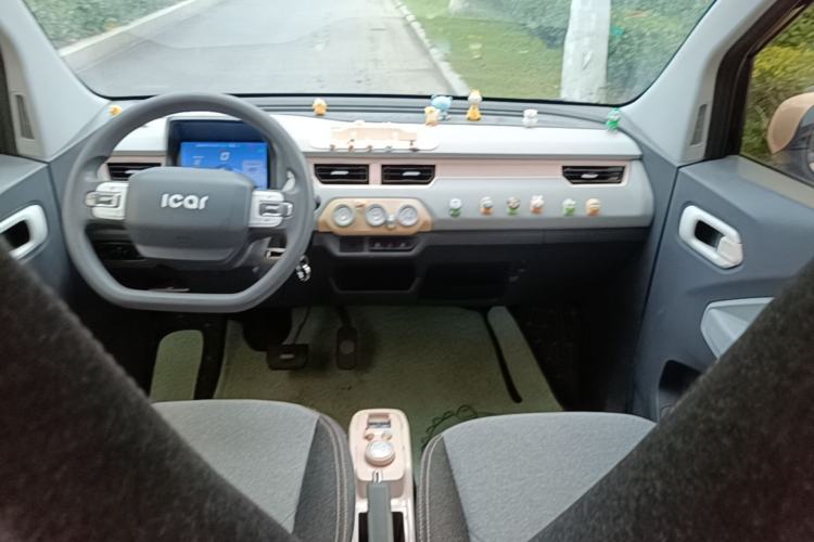 Used Chery QQ Ice Cream 2022 170km Sundae Phosphate Lithium-Ion Center Console