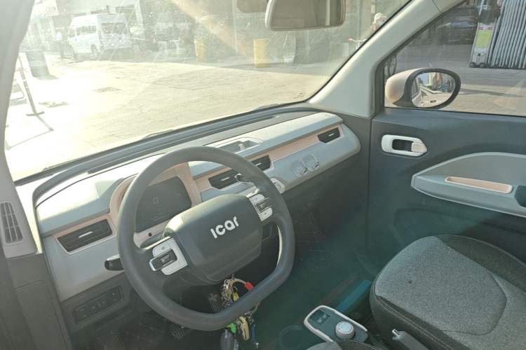Used Chery QQ Ice Cream 2022 120km Conical Shape Lithium Iron Phosphate Center Console