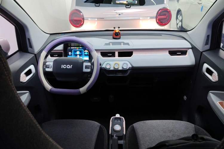Used Chery QQ Ice Cream 2022 170km Sundae Phosphate Lithium-Ion Center Console