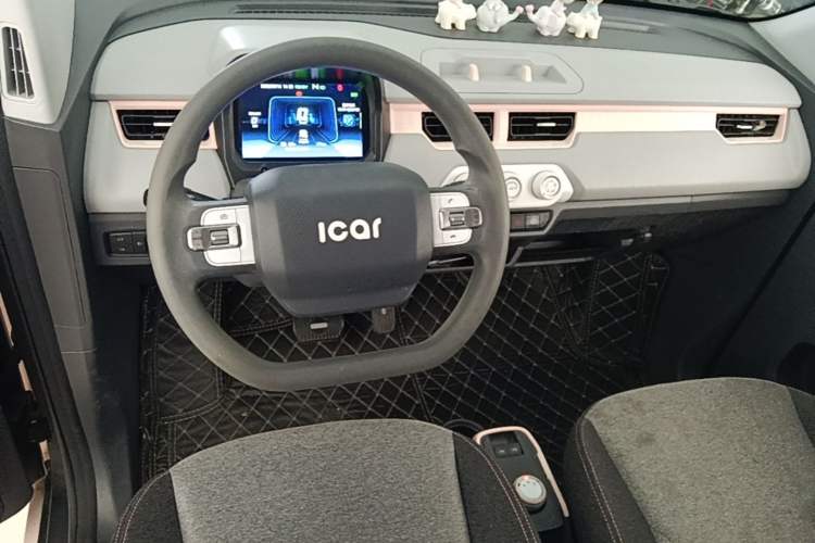 Used Chery QQ Ice Cream 2022 120km Conical Shape Lithium Iron Phosphate Center Console