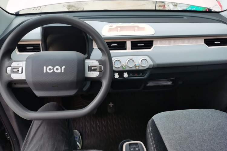 Used Chery QQ Ice Cream 2022 170km Sundae Phosphate Lithium-Ion Center Console
