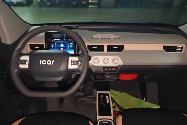 Used Chery QQ Ice Cream 2022 170km Sundae Phosphate Lithium-Ion Center Console