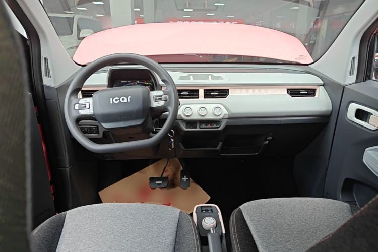 Used Chery QQ Ice Cream 2022 170km Sundae Phosphate Lithium-Ion Center Console