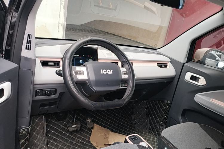 Used Chery QQ Ice Cream 2022 120km Conical Shape Lithium Iron Phosphate Center Console