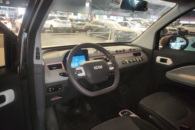 Used Chery QQ Ice Cream 2022 120km Conical Shape Lithium Iron Phosphate Center Console