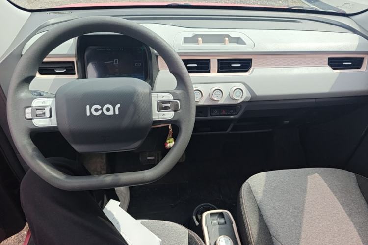 Used Chery QQ Ice Cream 2022 120km Conical Shape Lithium Iron Phosphate Center Console