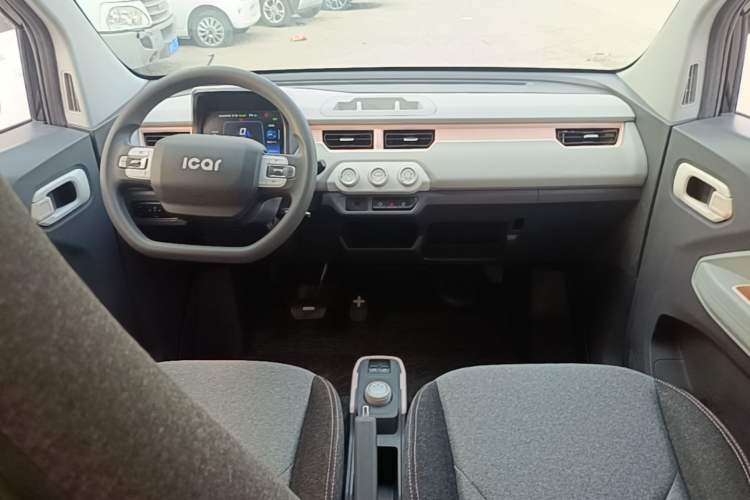 Used Chery QQ Ice Cream 2022 170km Sundae Phosphate Lithium-Ion Center Console