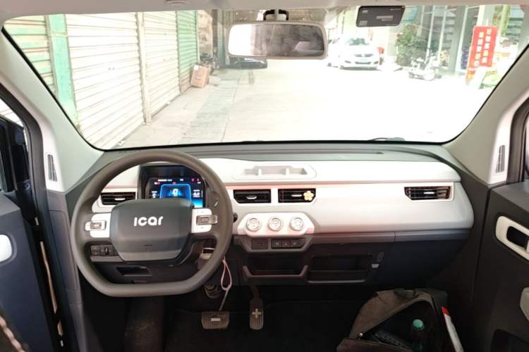 Used Chery QQ Ice Cream 2022 120km Conical Shape Lithium Iron Phosphate Center Console