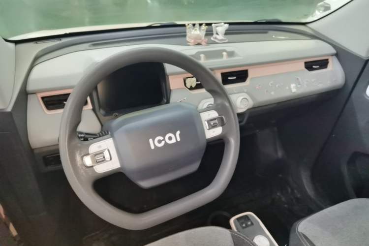 Used Chery QQ Ice Cream 2022 120km Conical Shape Lithium Iron Phosphate Center Console