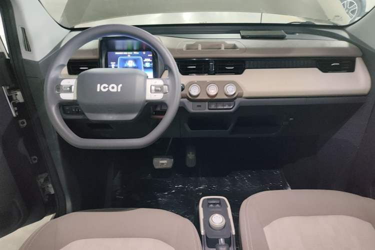 Used Chery QQ Ice Cream 2022 170km Sundae Phosphate Lithium-Ion Center Console