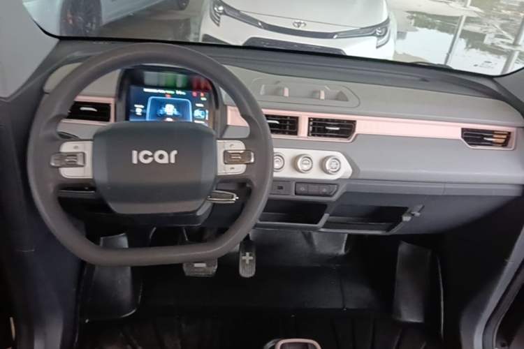 Used Chery QQ Ice Cream 2022 170km Sundae Phosphate Lithium-Ion Center Console