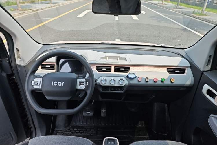 Used Chery QQ Ice Cream 2022 170km Sundae Phosphate Lithium-Ion Center Console
