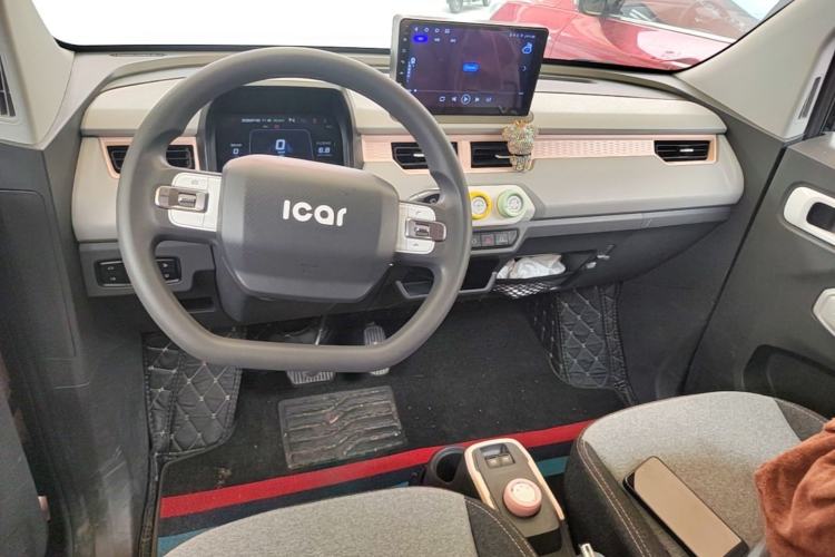 Used Chery QQ Ice Cream 2022 170km Sundae Phosphate Lithium-Ion Center Console