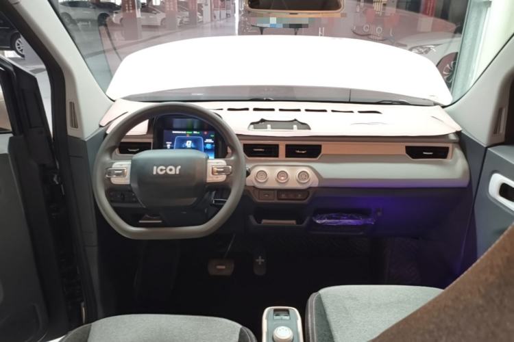 Used Chery QQ Ice Cream 2022 120km Conical Shape Lithium Iron Phosphate Center Console
