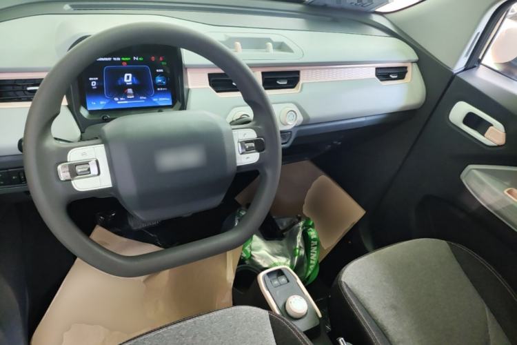 Used Chery QQ Ice Cream 2022 170km Sundae Phosphate Lithium-Ion Center Console