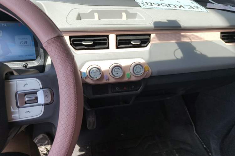 Used Chery QQ Ice Cream 2022 170km Sundae Phosphate Lithium-Ion Audio And AC Panel