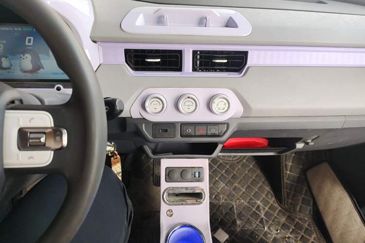 Used Chery QQ Ice Cream 2022 170km Sundae Phosphate Lithium-Ion Audio And AC Panel