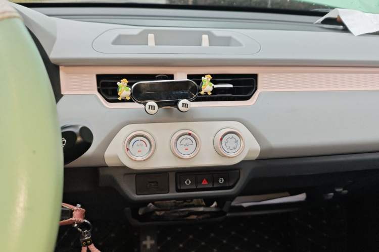Used Chery QQ Ice Cream 2022 170km Sundae Phosphate Lithium-Ion Audio And AC Panel