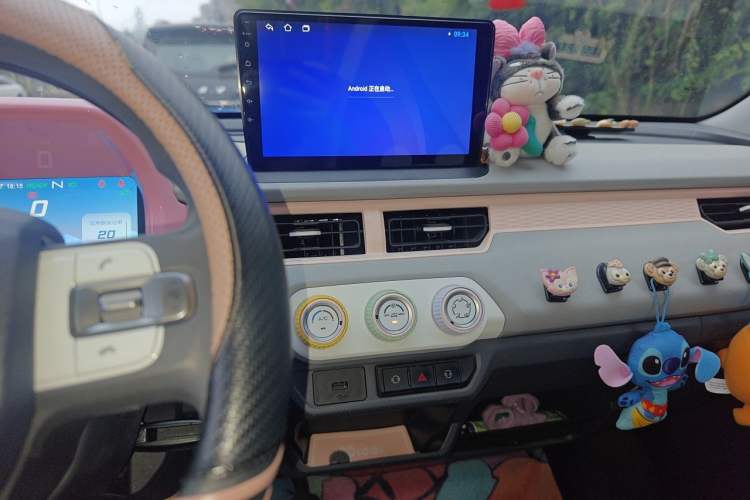 Used Chery QQ Ice Cream 2022 170km Sundae Phosphate Lithium-Ion Audio And AC Panel