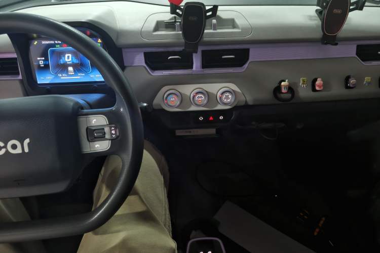 Used Chery QQ Ice Cream 2022 170km Sundae Phosphate Lithium-Ion Audio And AC Panel