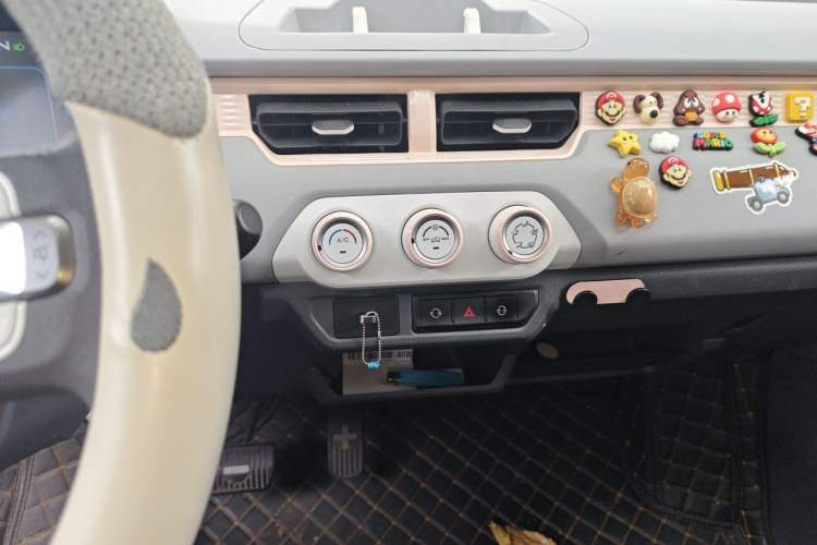 Used Chery QQ Ice Cream 2022 170km Sundae Phosphate Lithium-Ion Audio And AC Panel