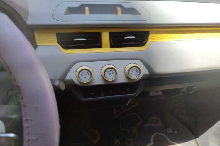 Used Chery QQ Ice Cream 2022 170km Sundae Phosphate Lithium-Ion Audio And AC Panel