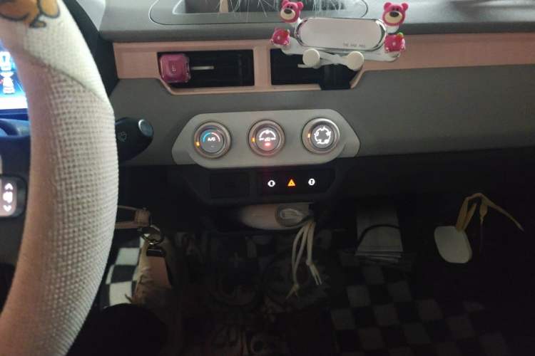 Used Chery QQ Ice Cream 2022 170km Sundae Phosphate Lithium-Ion Audio And AC Panel