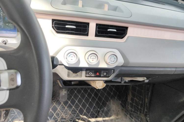 Used Chery QQ Ice Cream 2022 170km Sundae Phosphate Lithium-Ion Audio And AC Panel