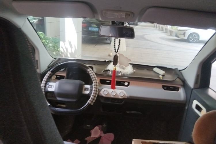 Used Chery QQ Ice Cream 2022 120km Conical Shape Lithium Iron Phosphate Center Console