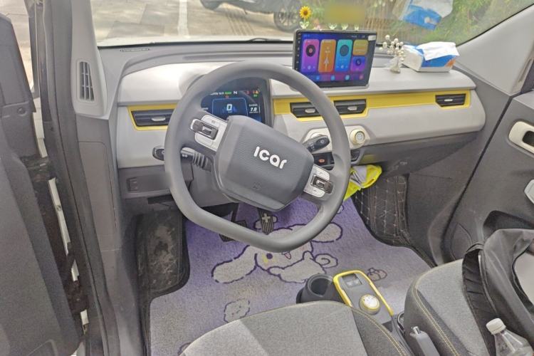 Used Chery QQ Ice Cream 2022 170km Sundae Phosphate Lithium-Ion Center Console