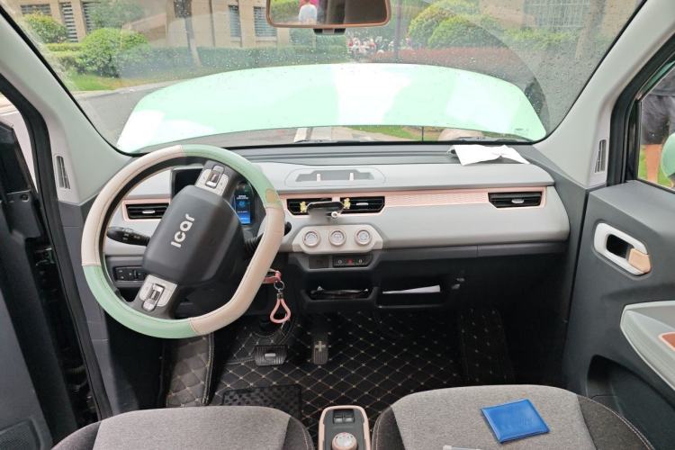 Used Chery QQ Ice Cream 2022 170km Sundae Phosphate Lithium-Ion Center Console