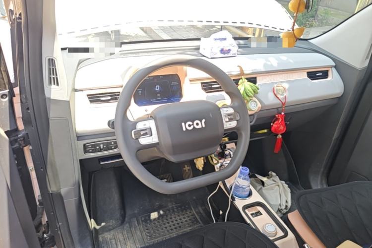 Used Chery QQ Ice Cream 2022 170km Sundae Phosphate Lithium-Ion Center Console