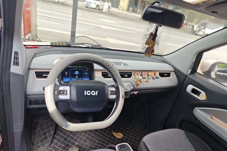 Used Chery QQ Ice Cream 2022 170km Sundae Phosphate Lithium-Ion Center Console